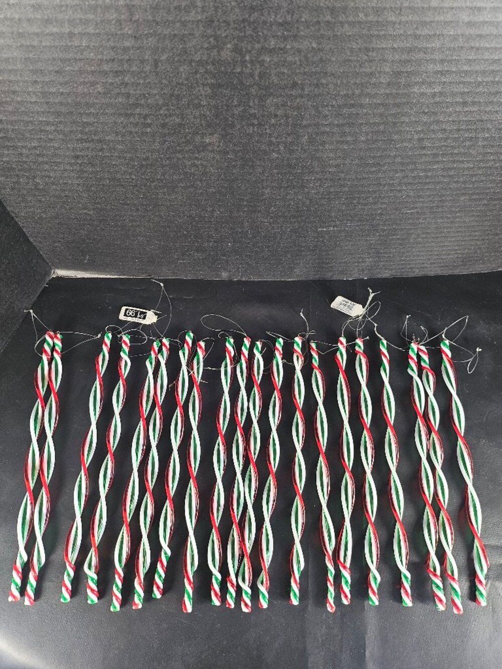 Set of 20 Acrylic Garden Ridge 10" Long Red Green White Twist Icicles Never Used